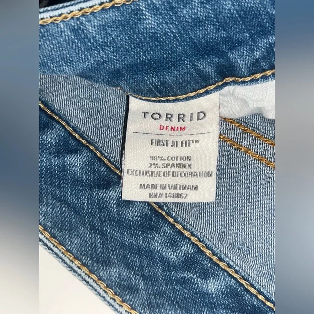 Torrid Blue Jean Shorts with Lace Trim - Picture 4 of 4